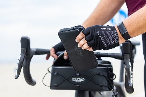 Essentials Case Basic Black